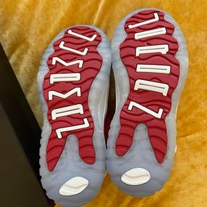 Youth Jordan Retro 11 size 2Y unisex shoe never worn